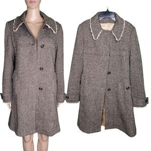 April May beautiful texture, classic Tweed coat.